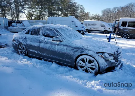 2017 Mercedes-Benz C 300 из США, поврежденный, VIN 55SWF4JB3HU209311